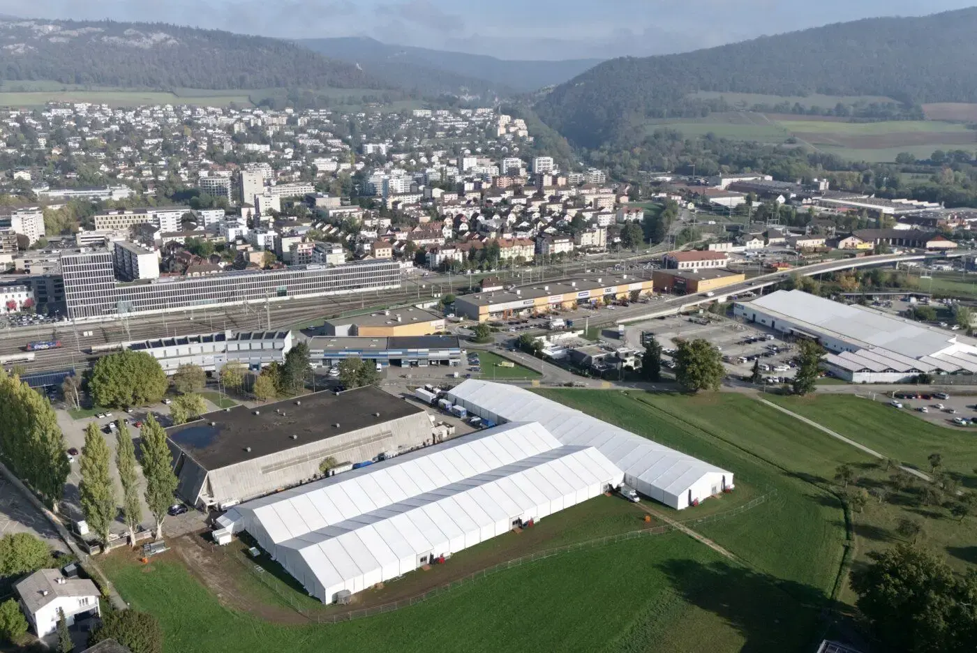 Un aperçu des tentes du Comptoir du Jura 2026 — Photo : BIST/Roland J. Keller, source lqj.ch