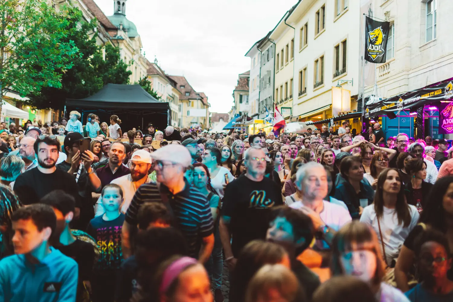 Organiser une fête de village : faut-il passer au cashless ?